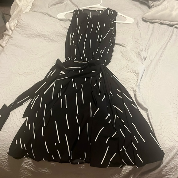Black and white dress - Picture 1 of 1